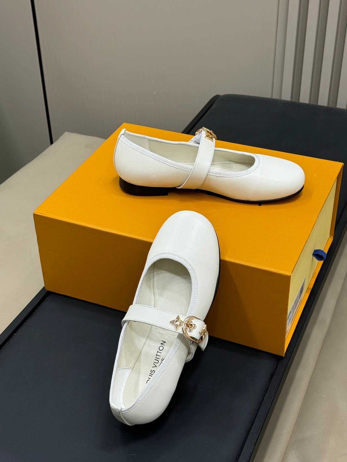LV SNEAKER