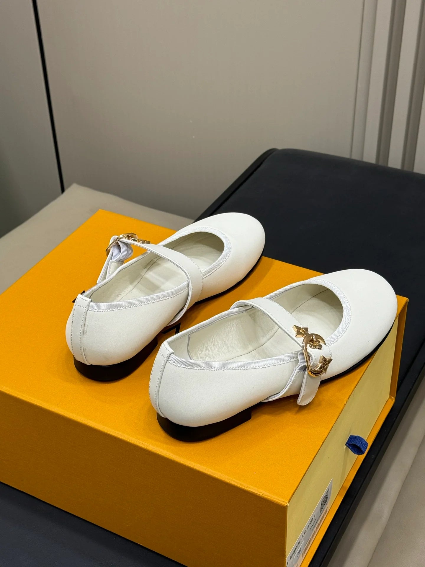 LV SNEAKER