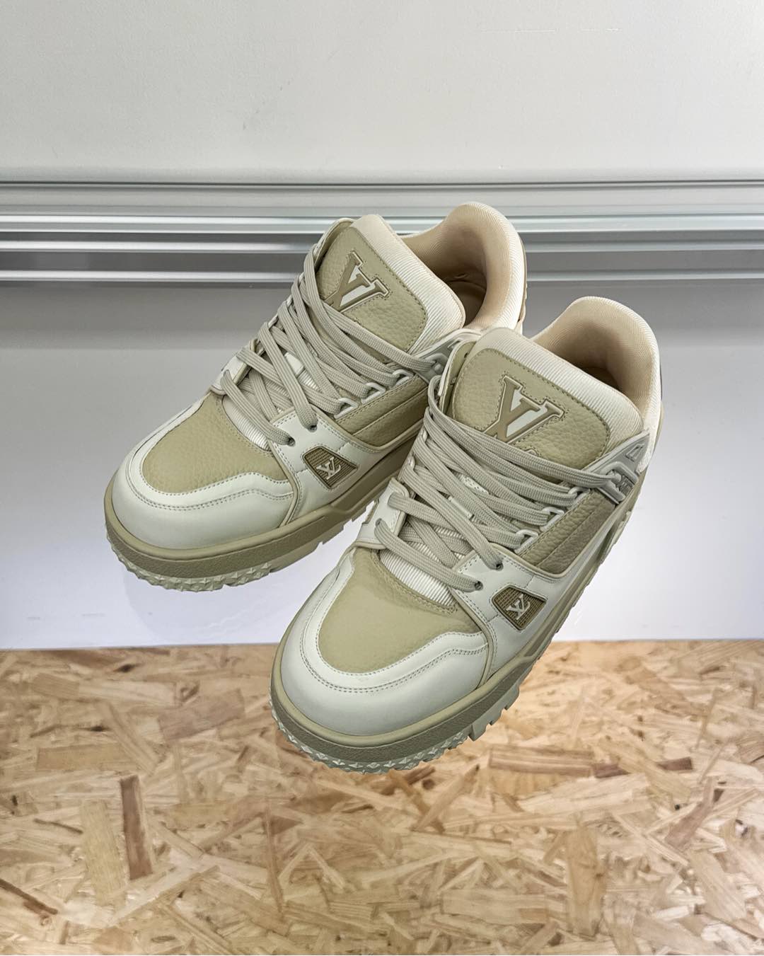 LV SNEAKER