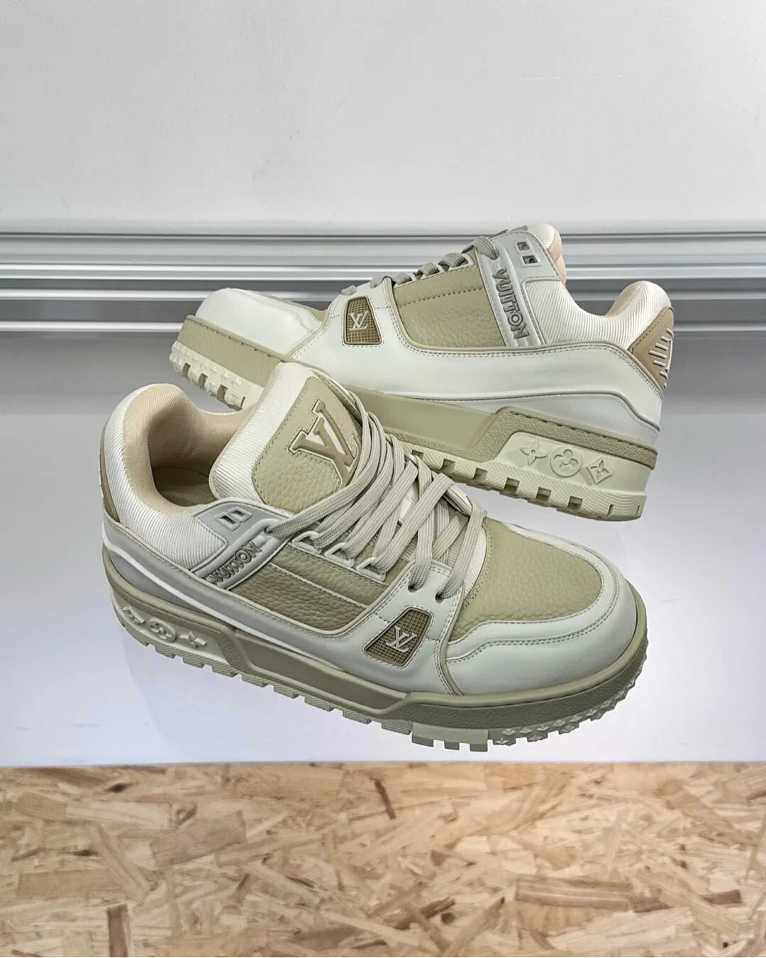 LV SNEAKER
