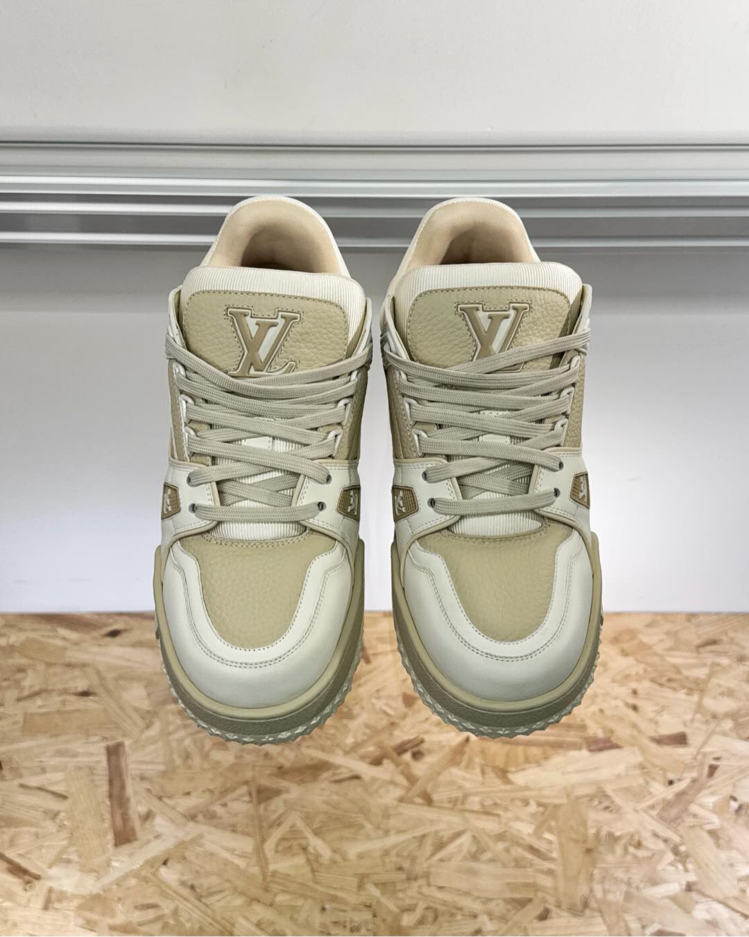 LV SNEAKER