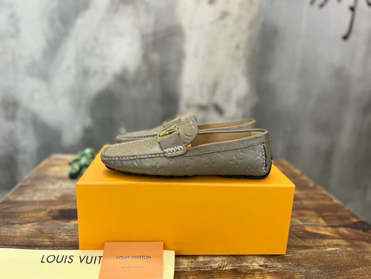 LV SNEAKER