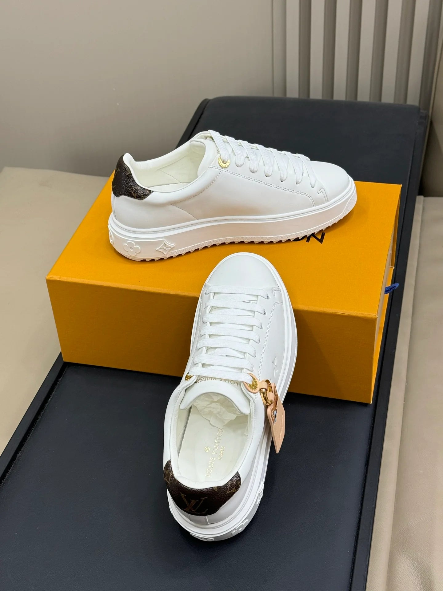 LV SNEAKER
