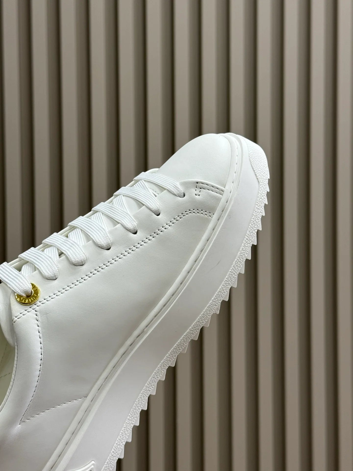 LV SNEAKER
