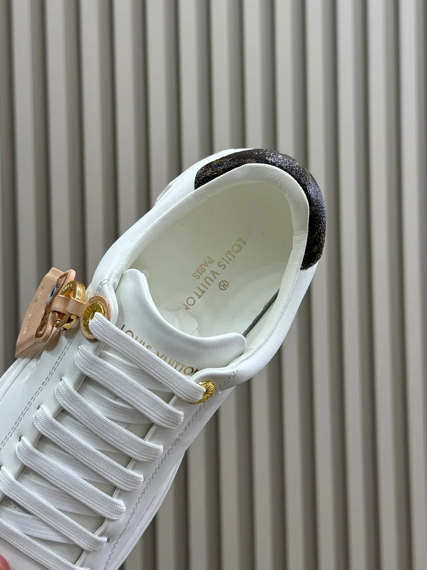 LV SNEAKER