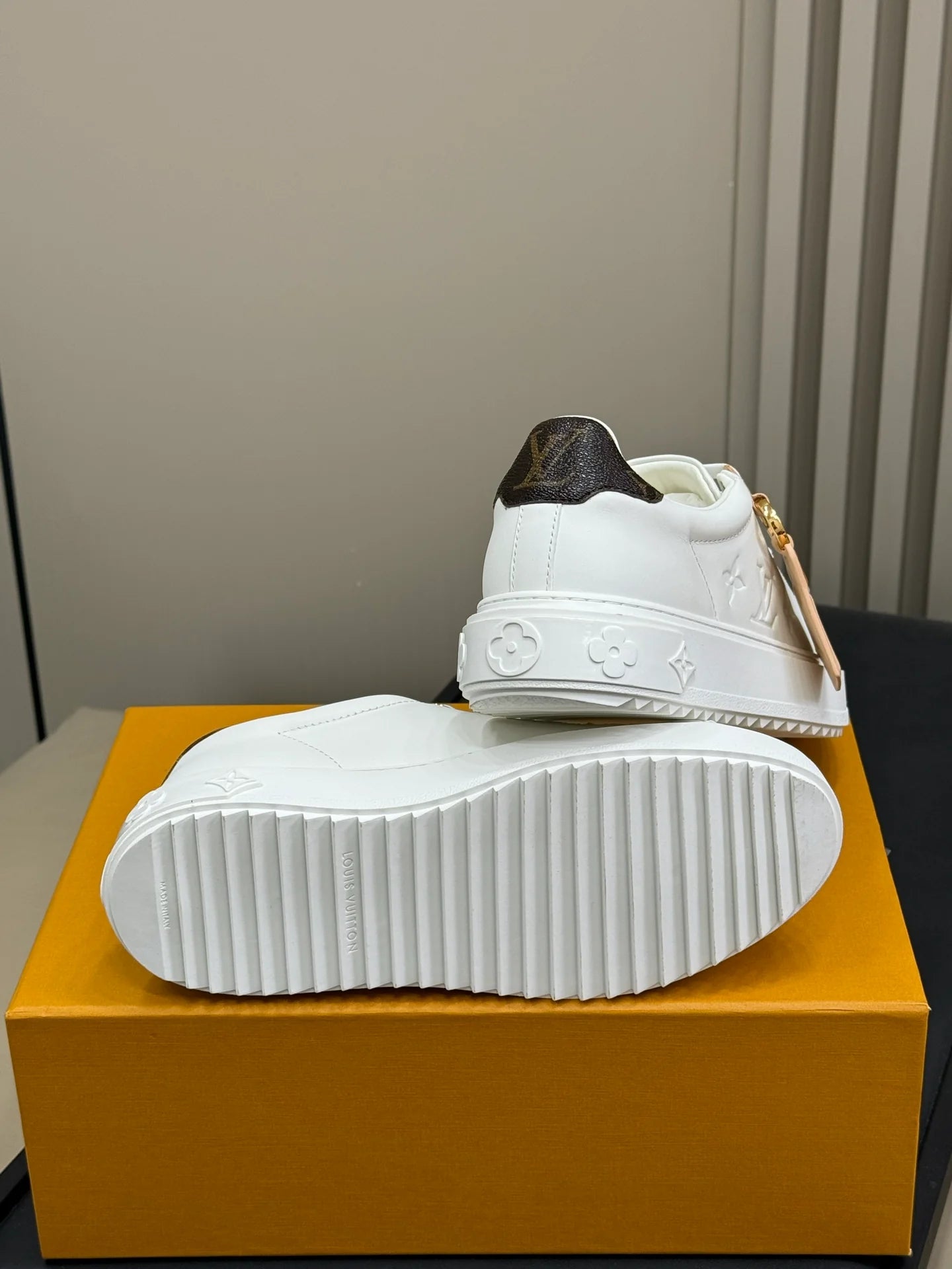 LV SNEAKER