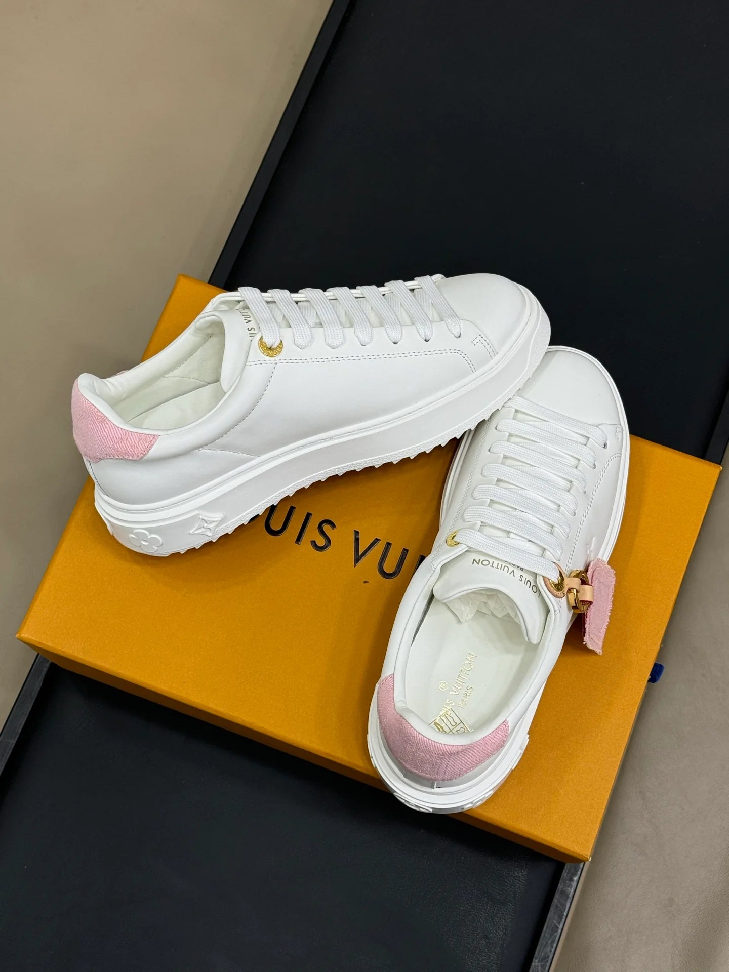 LV SNEAKER
