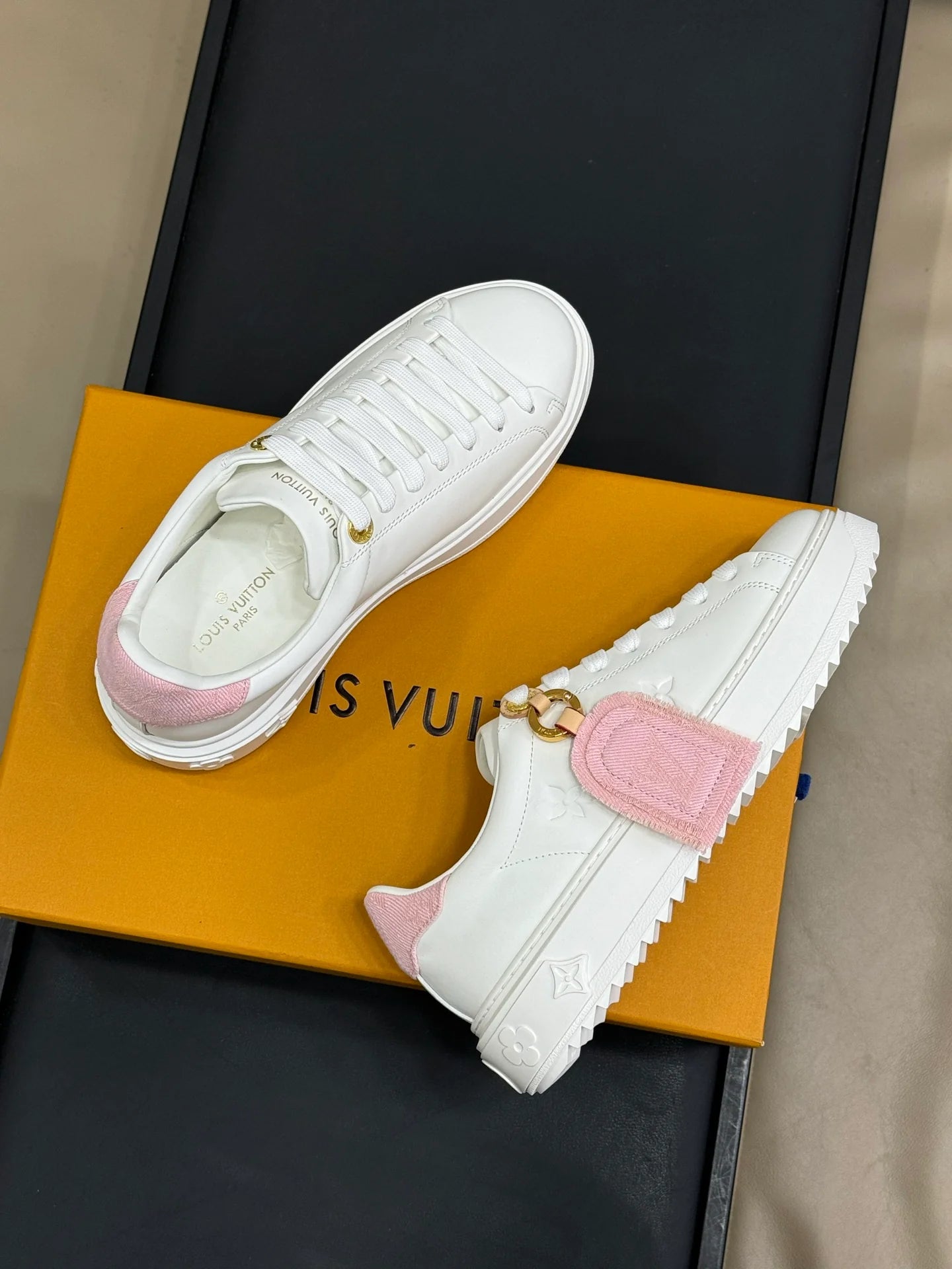 LV SNEAKER