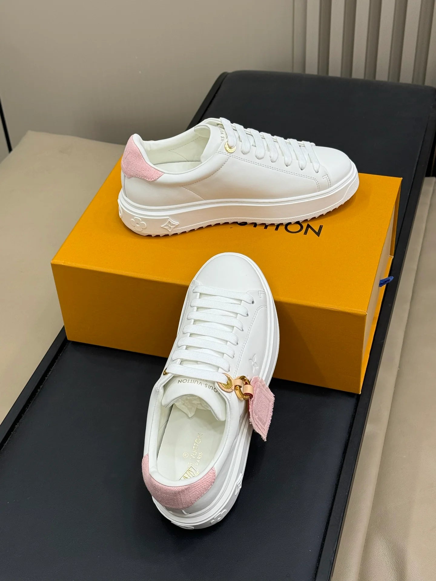 LV SNEAKER