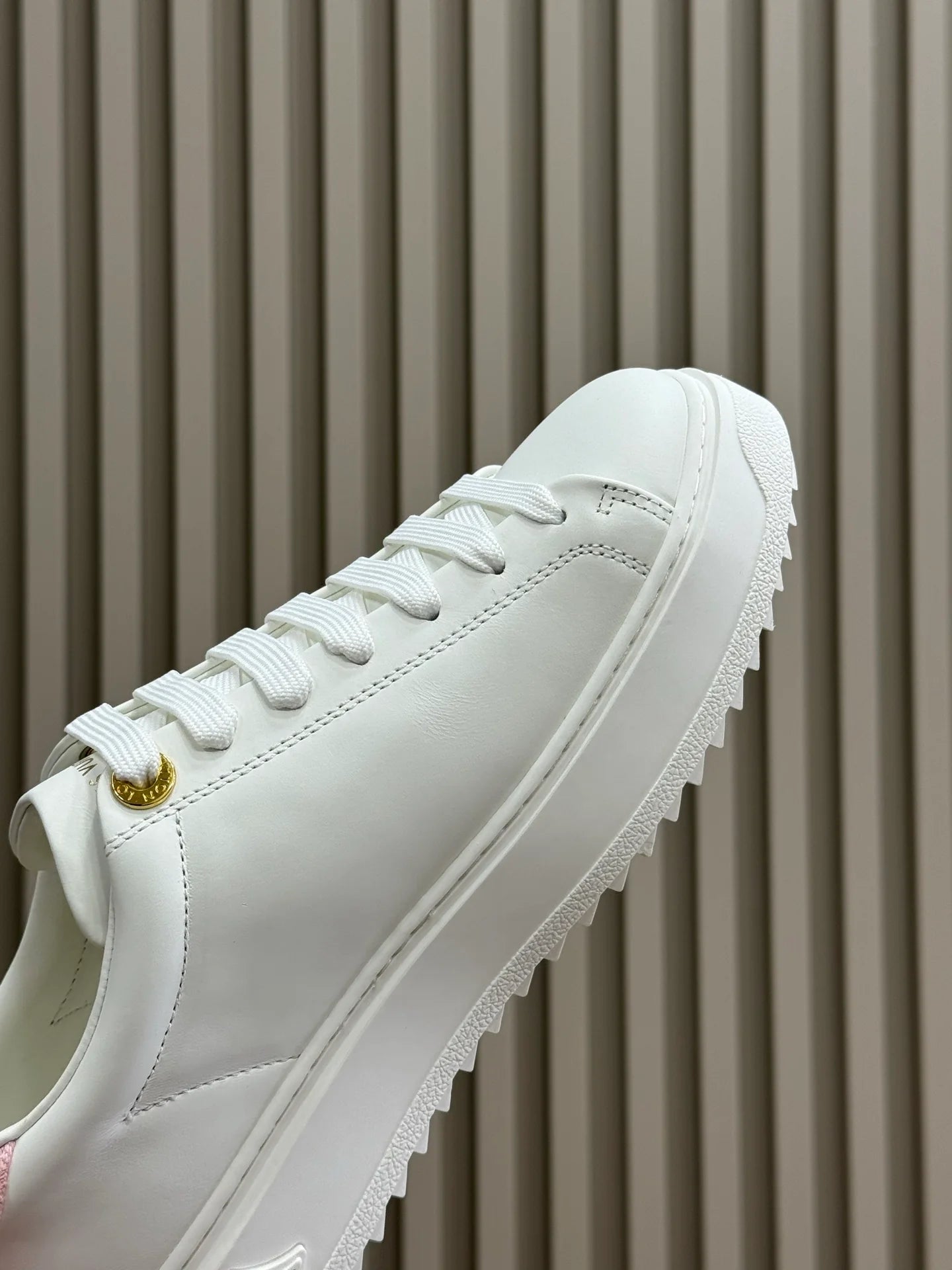 LV SNEAKER