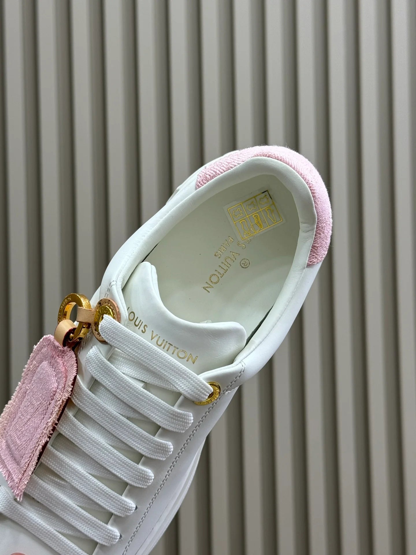 LV SNEAKER