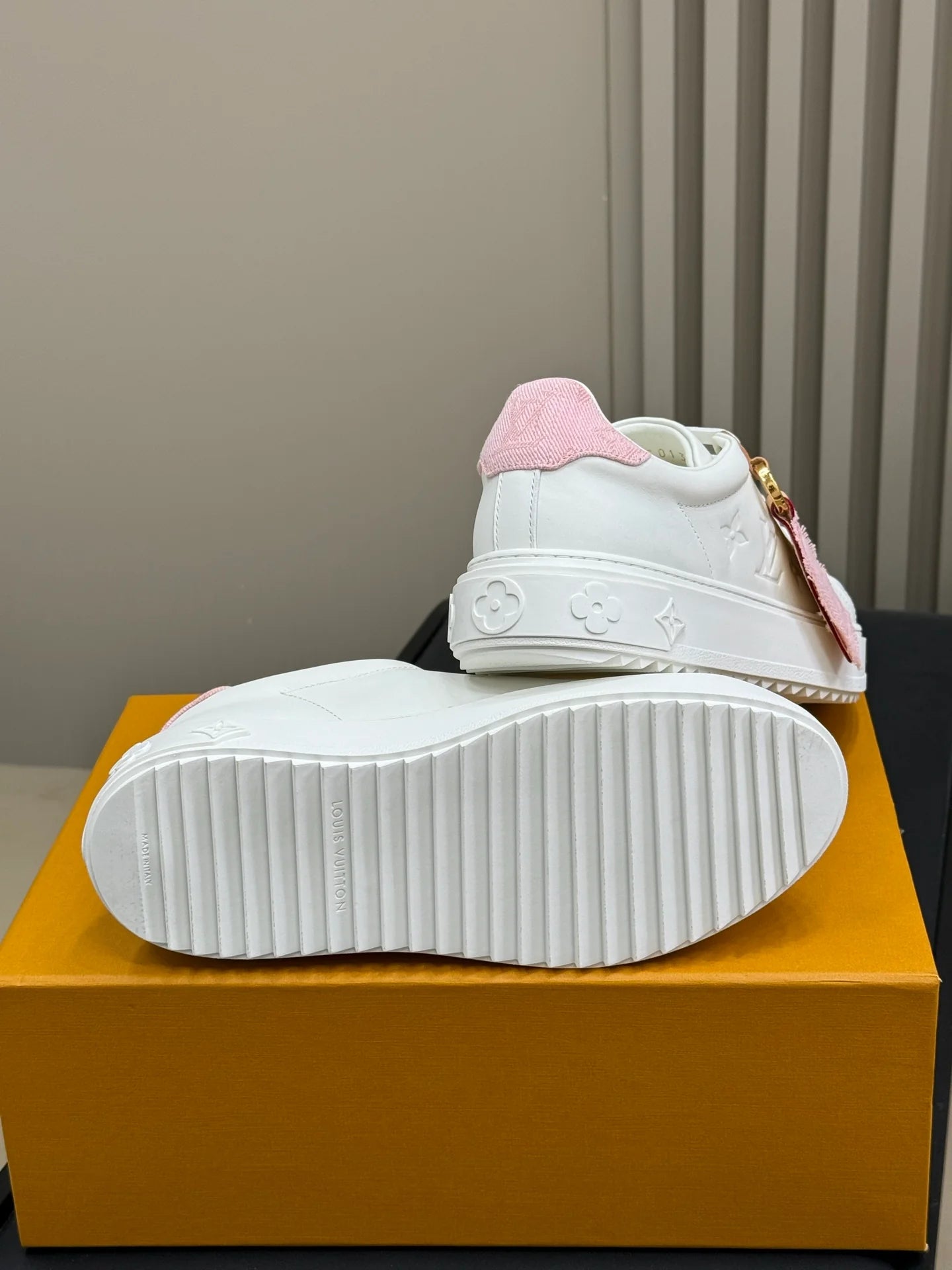 LV SNEAKER