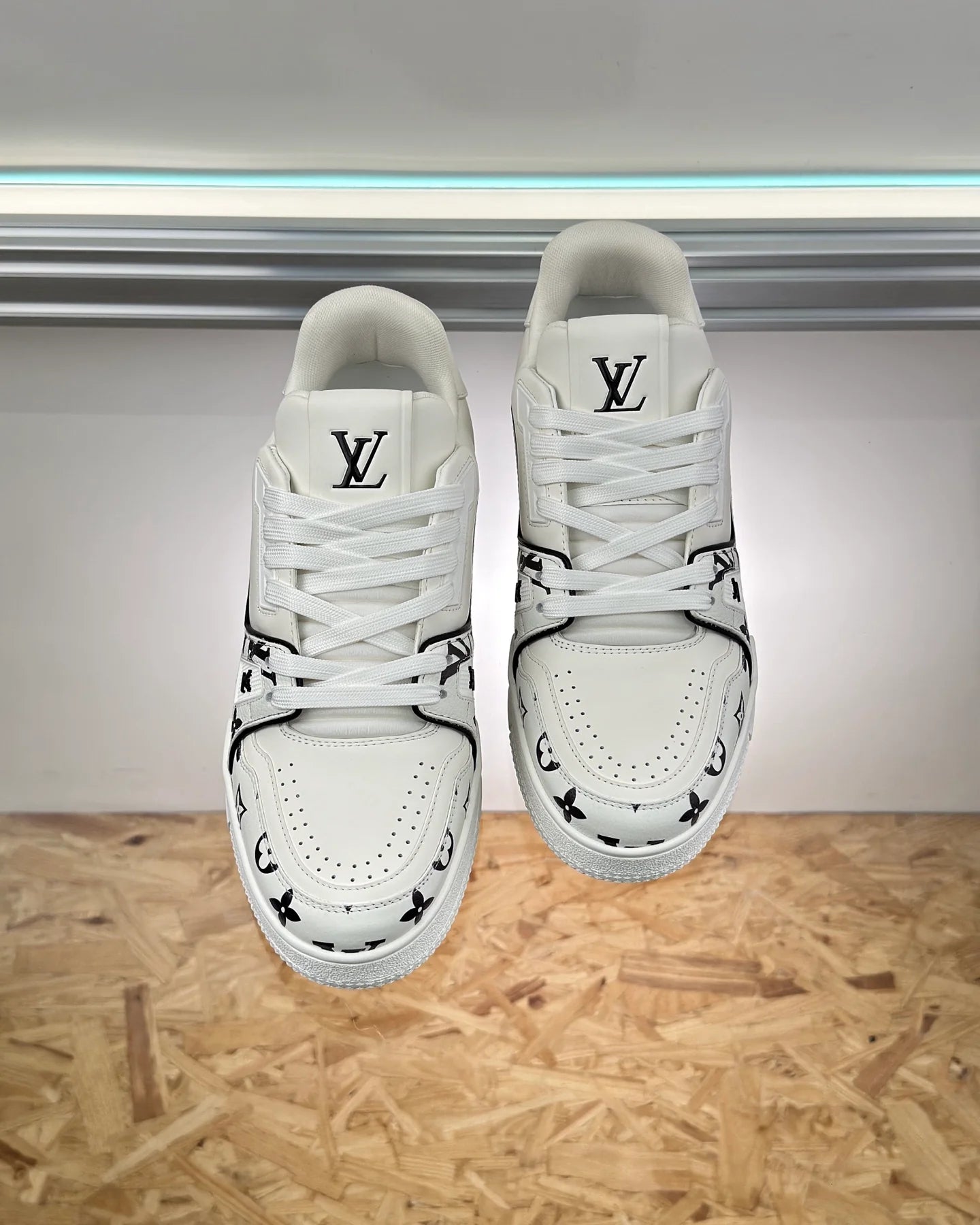 LV SNEAKER