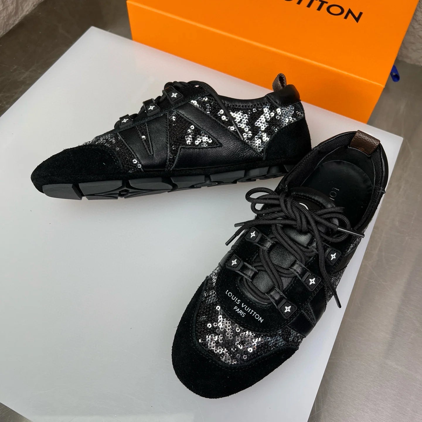 LV SNEAKER