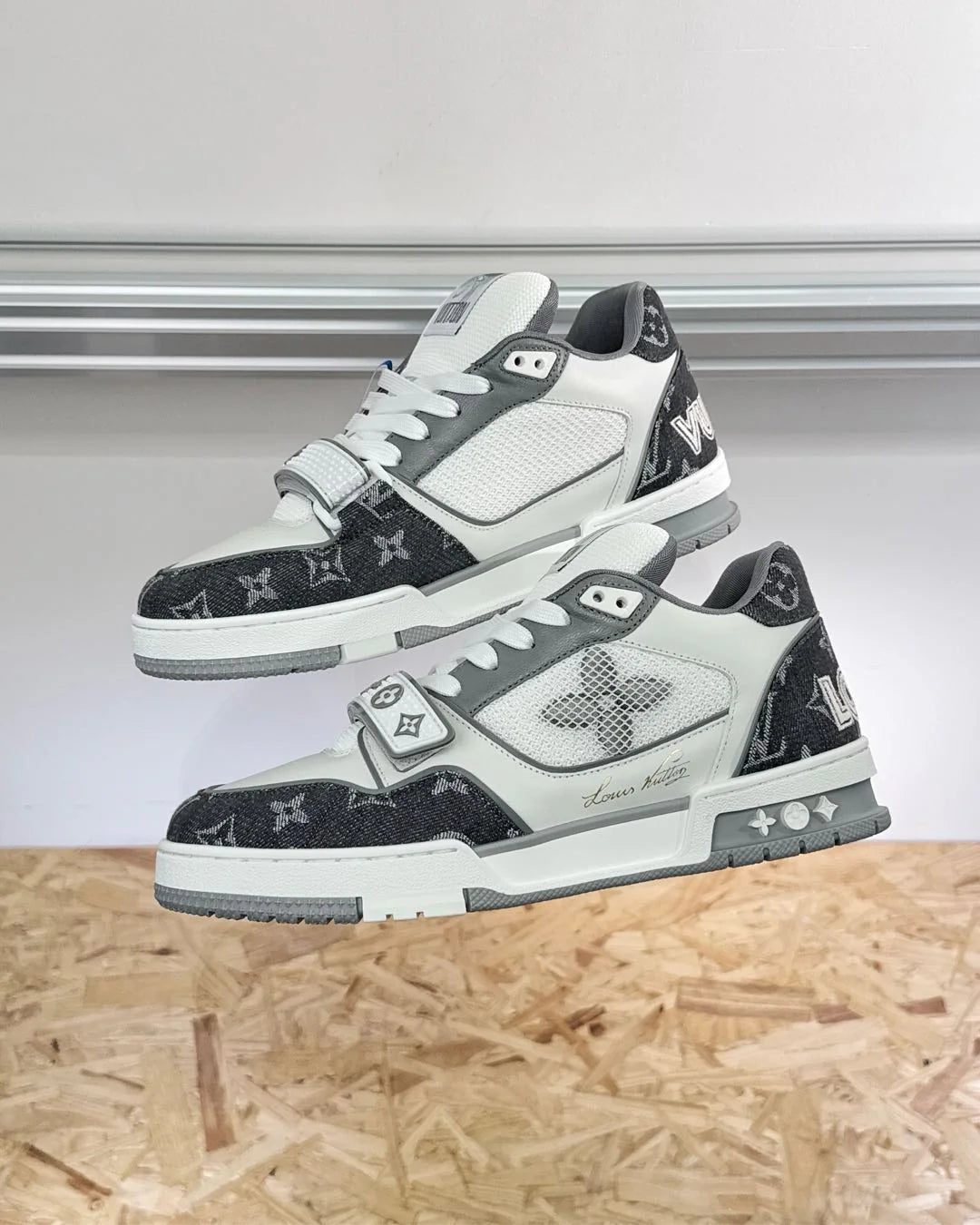 LV SNEAKER