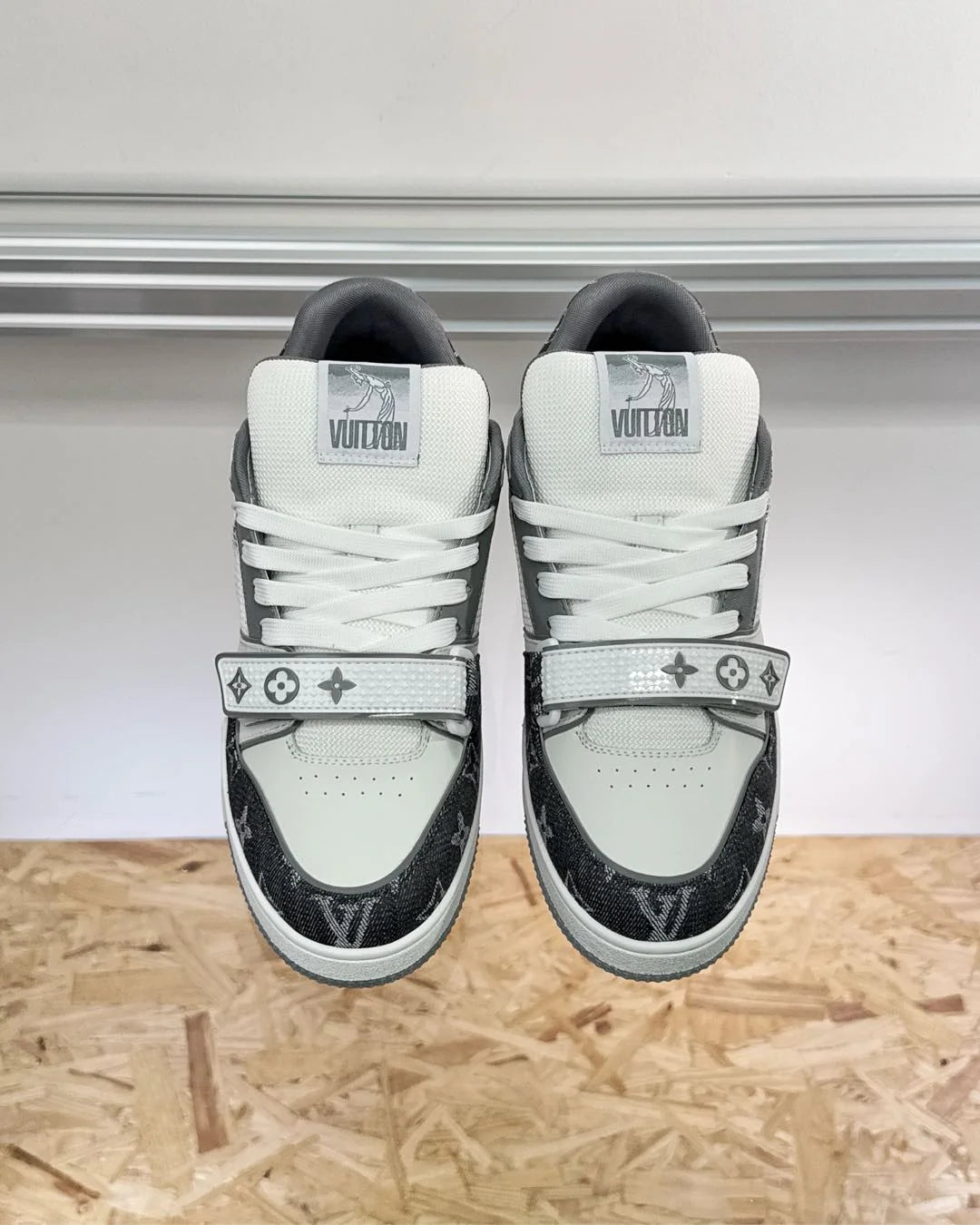 LV SNEAKER