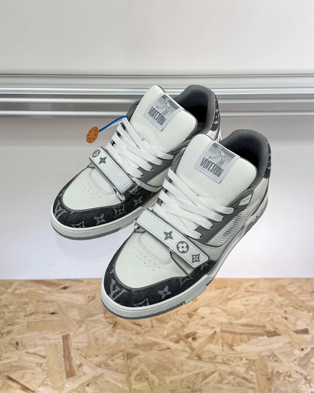 LV SNEAKER