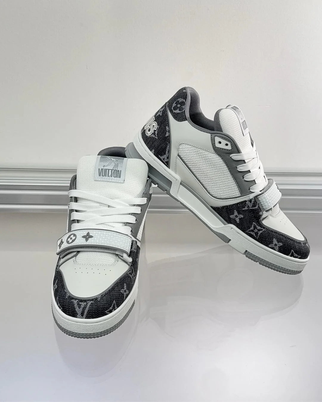 LV SNEAKER