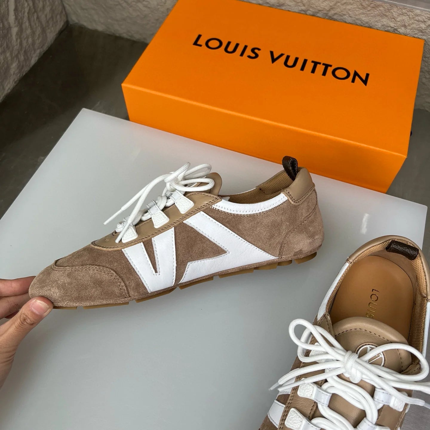 LV SNEAKER