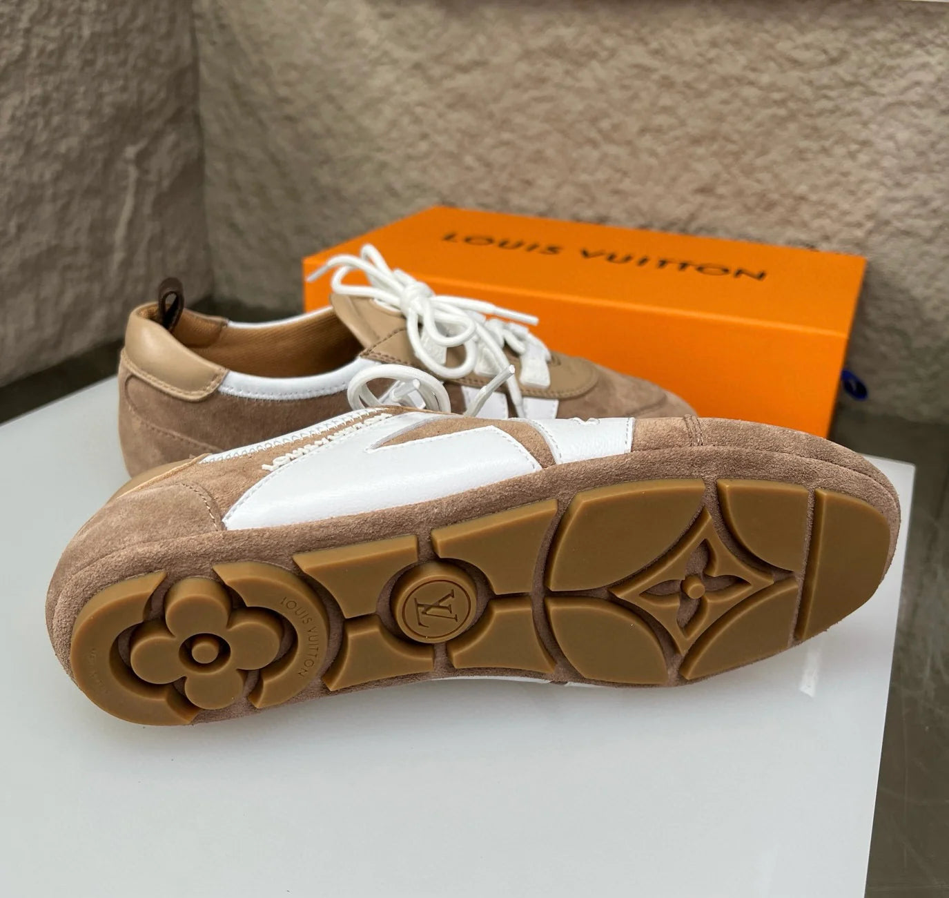 LV SNEAKER