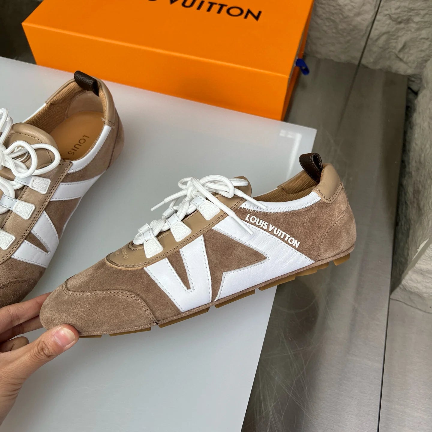LV SNEAKER