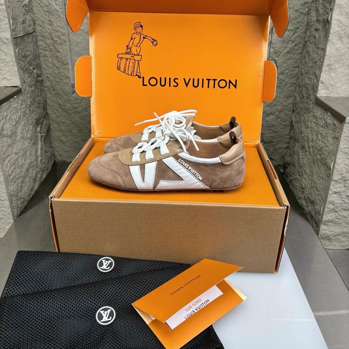 LV SNEAKER