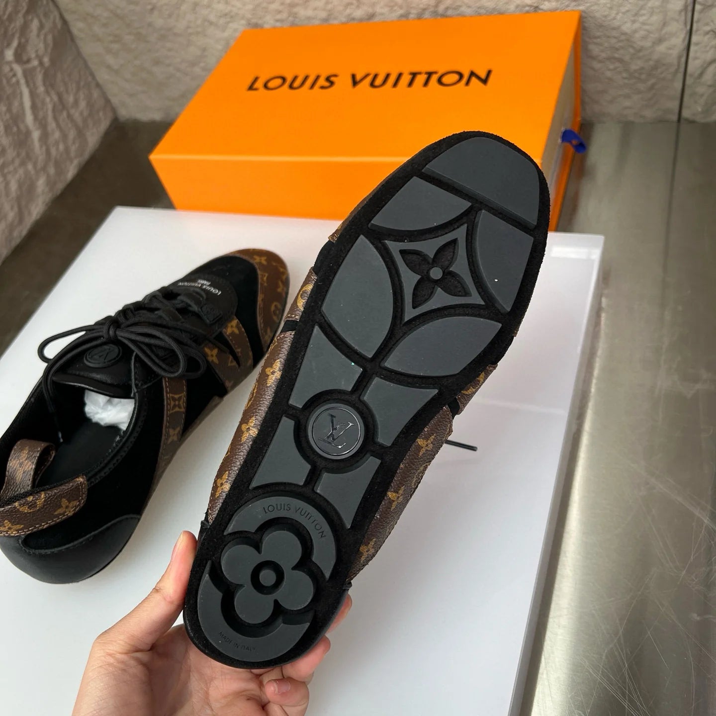 LV SNEAKER