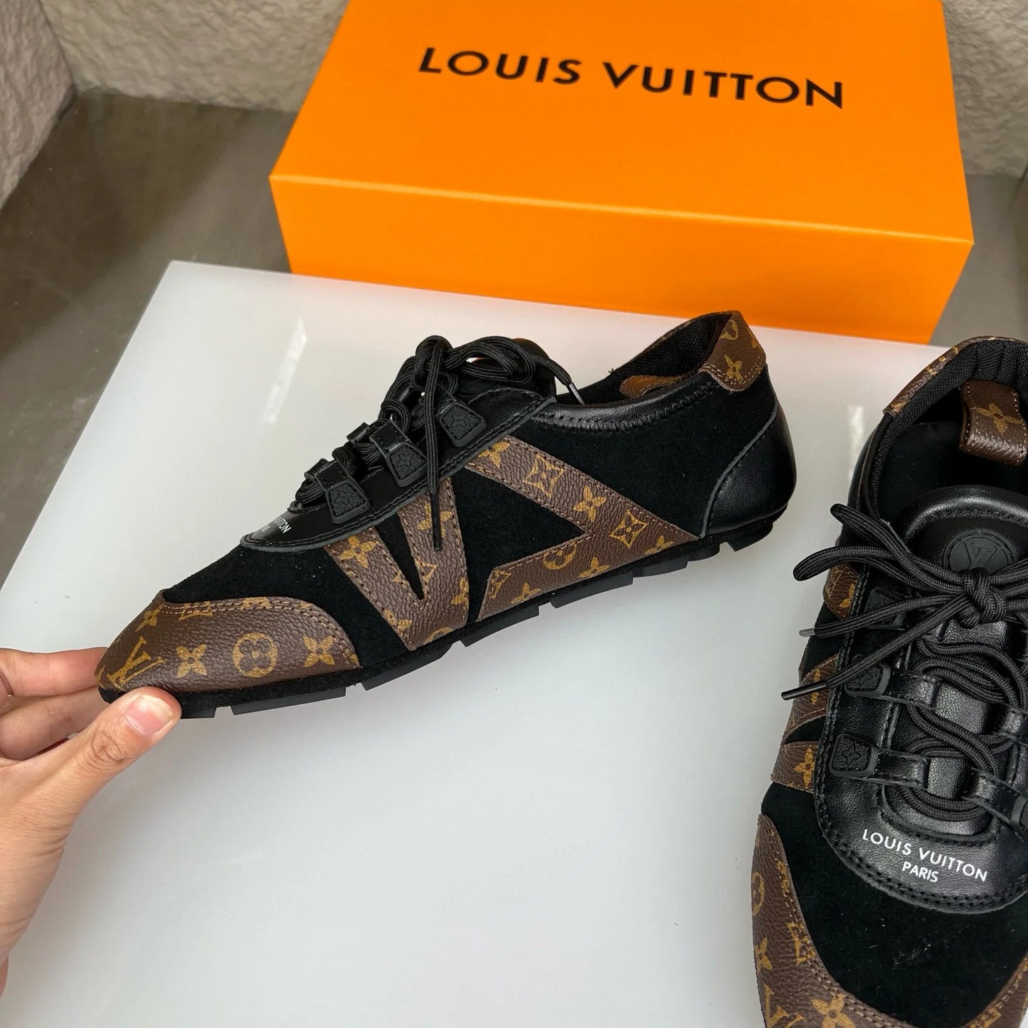 LV SNEAKER