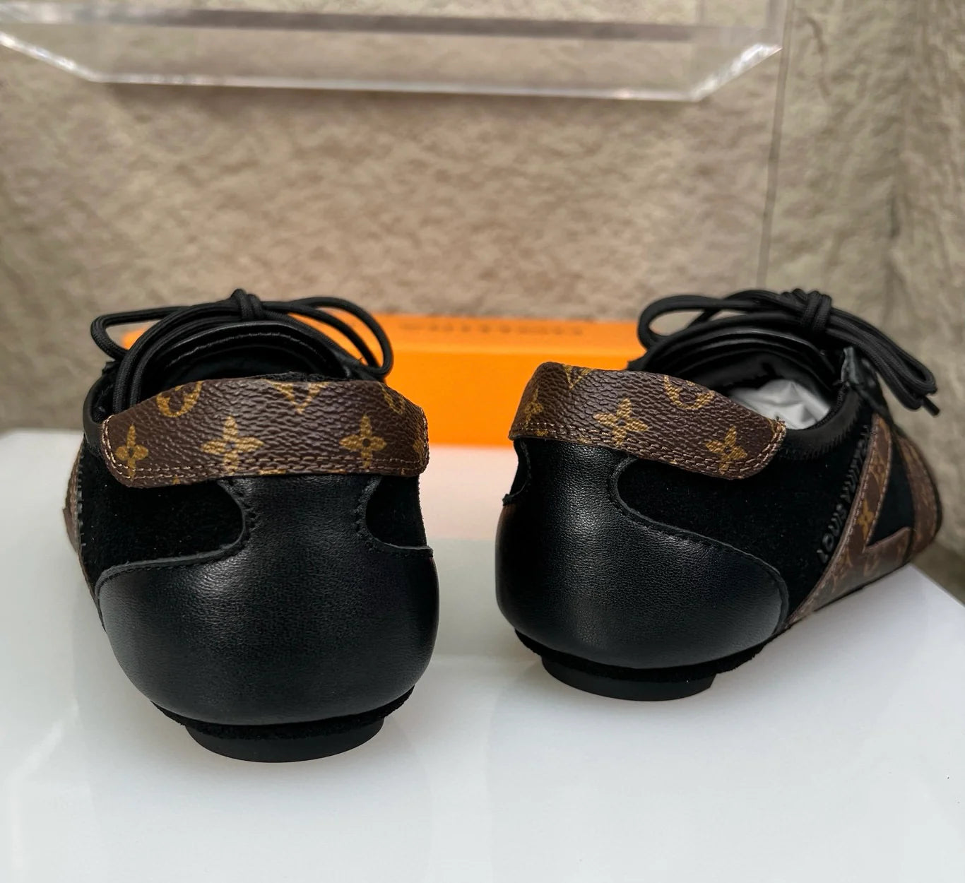 LV SNEAKER