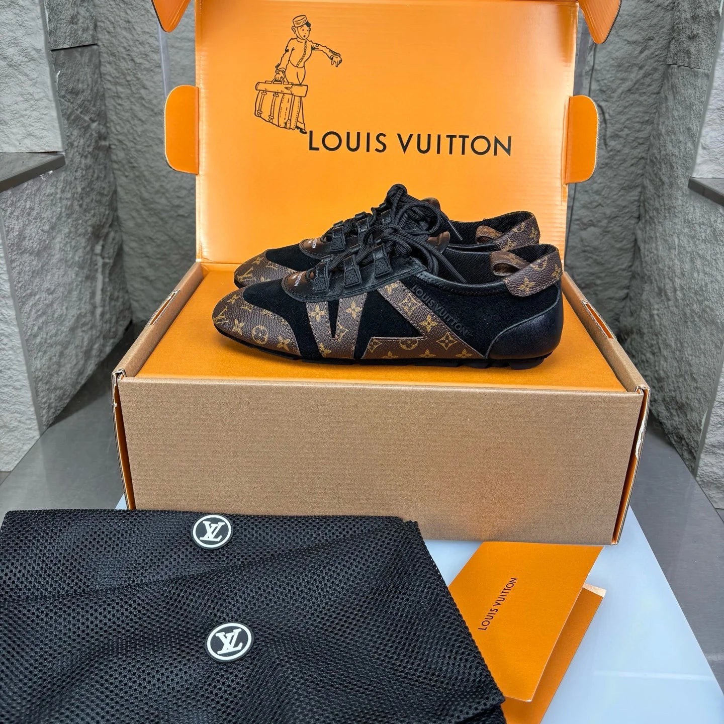 LV SNEAKER