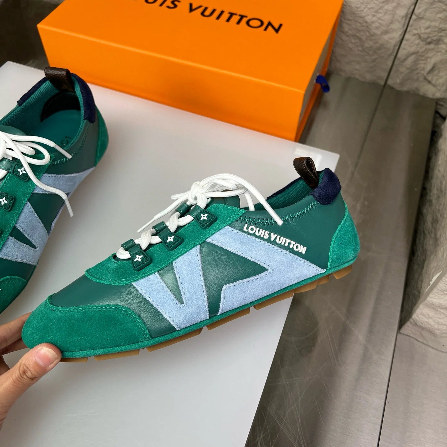 LV SNEAKER
