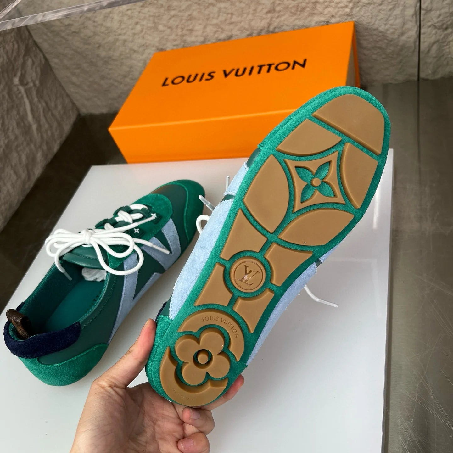 LV SNEAKER