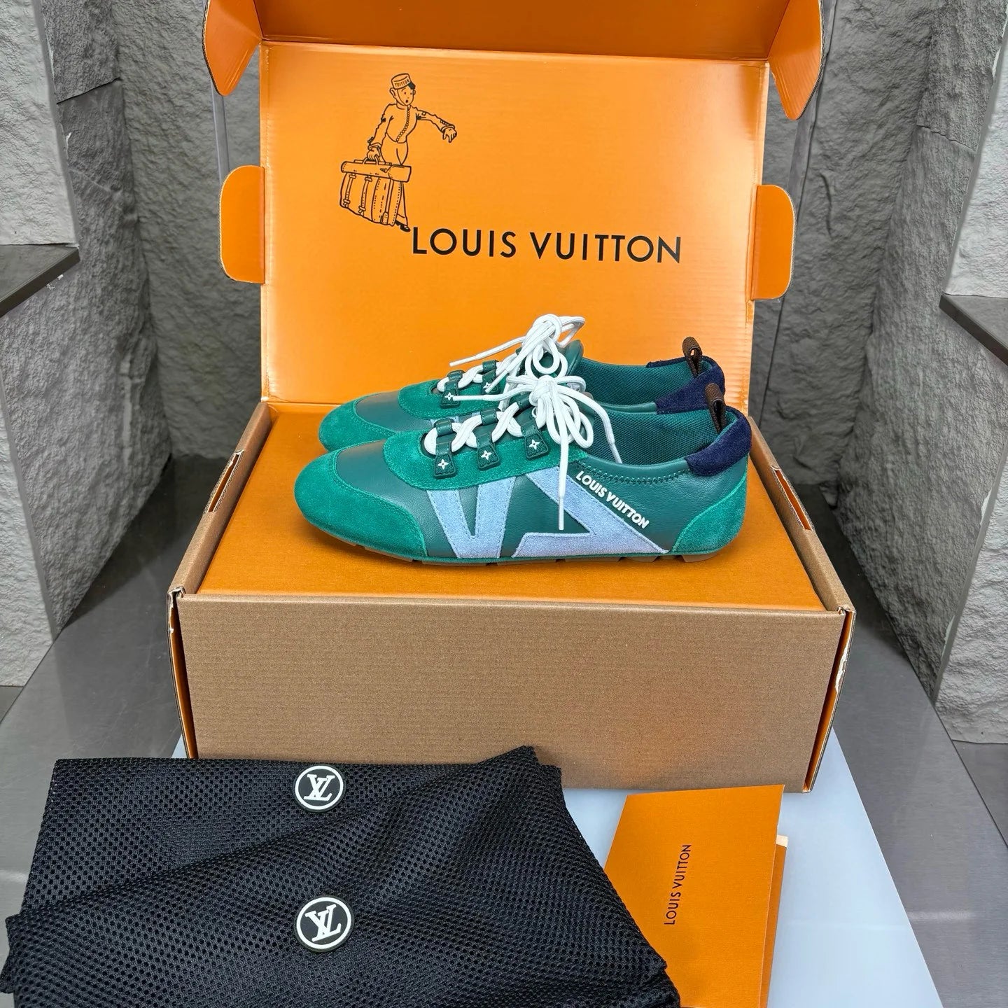 LV SNEAKER
