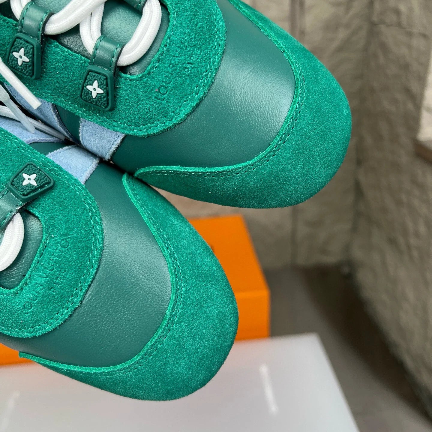 LV SNEAKER