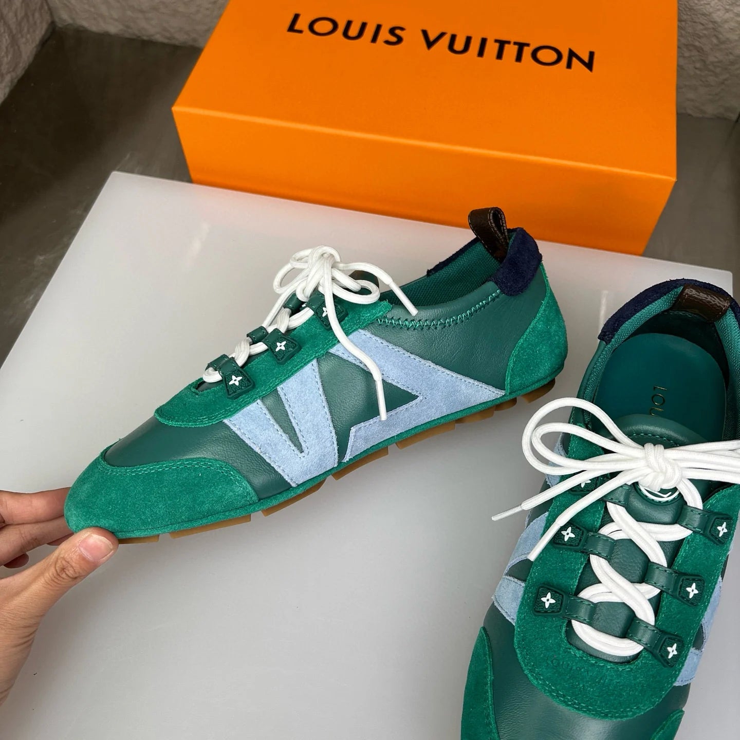 LV SNEAKER