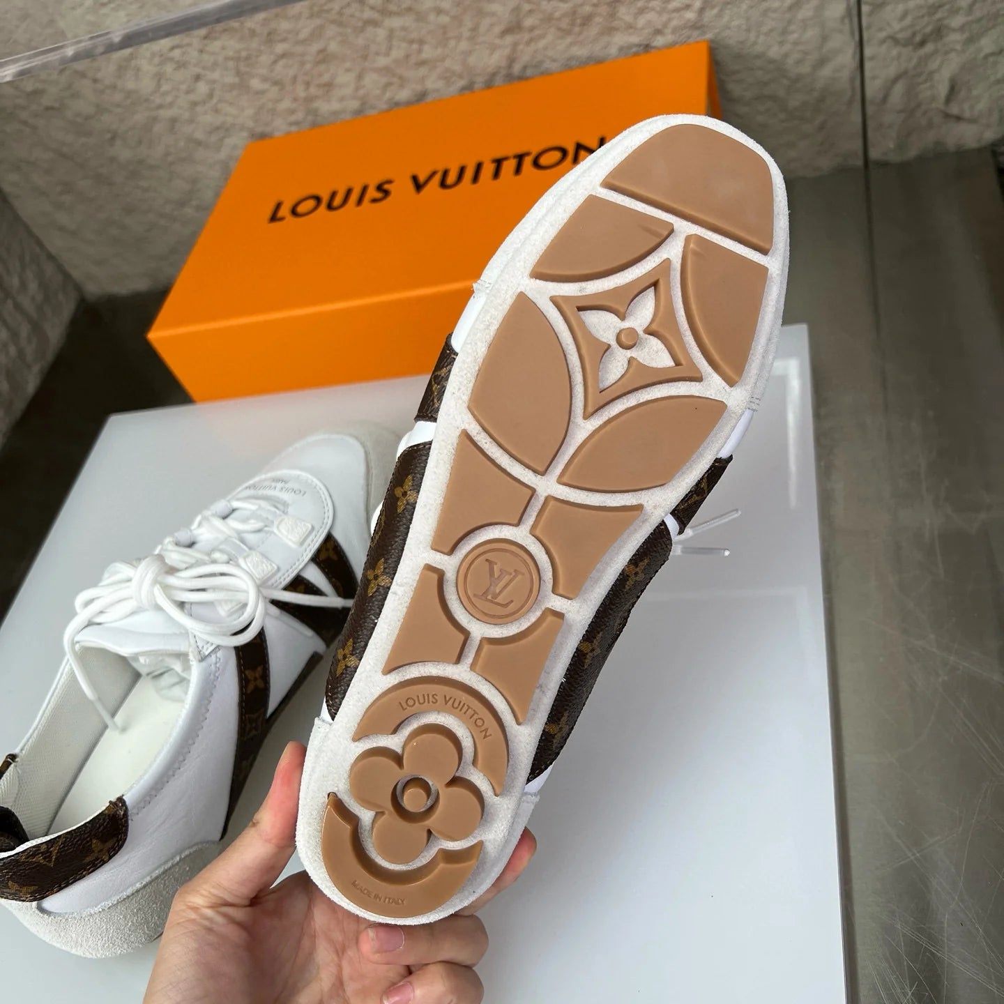 LV SNEAKER
