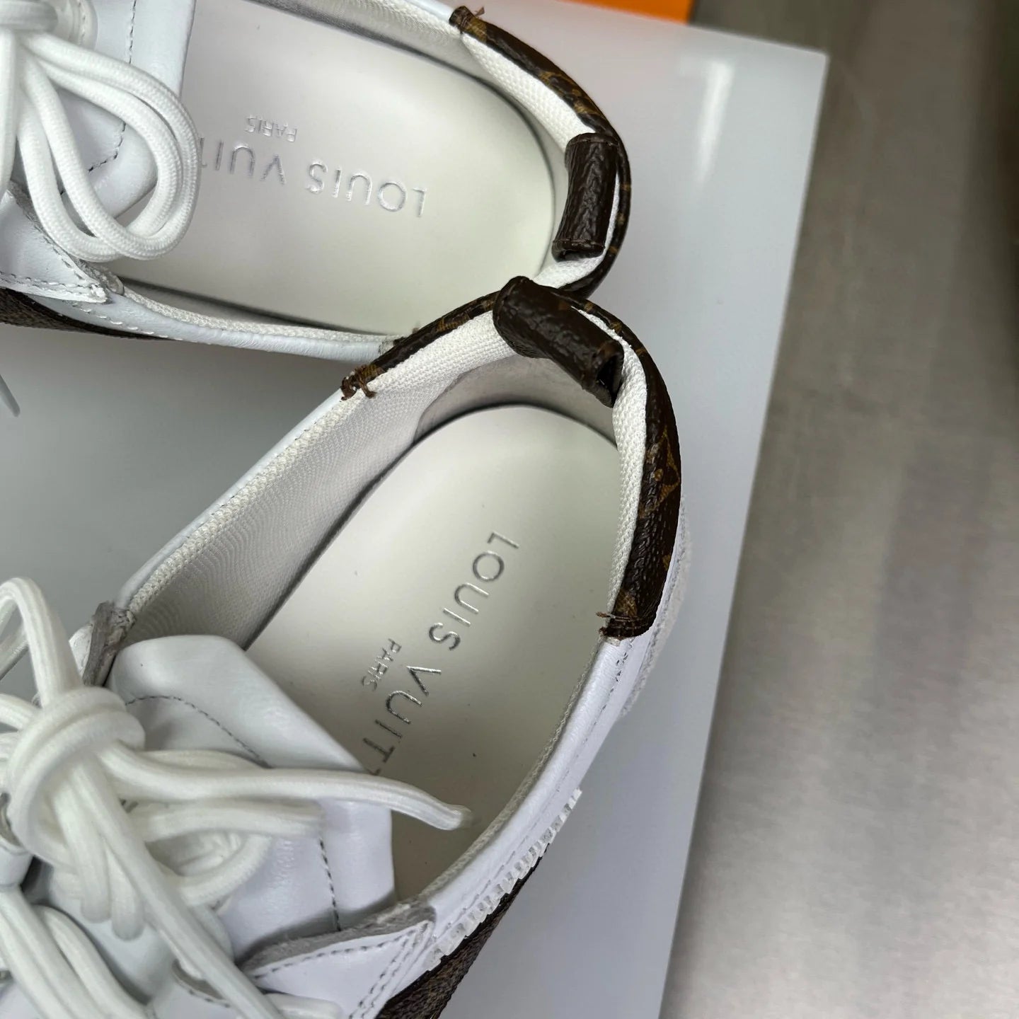 LV SNEAKER