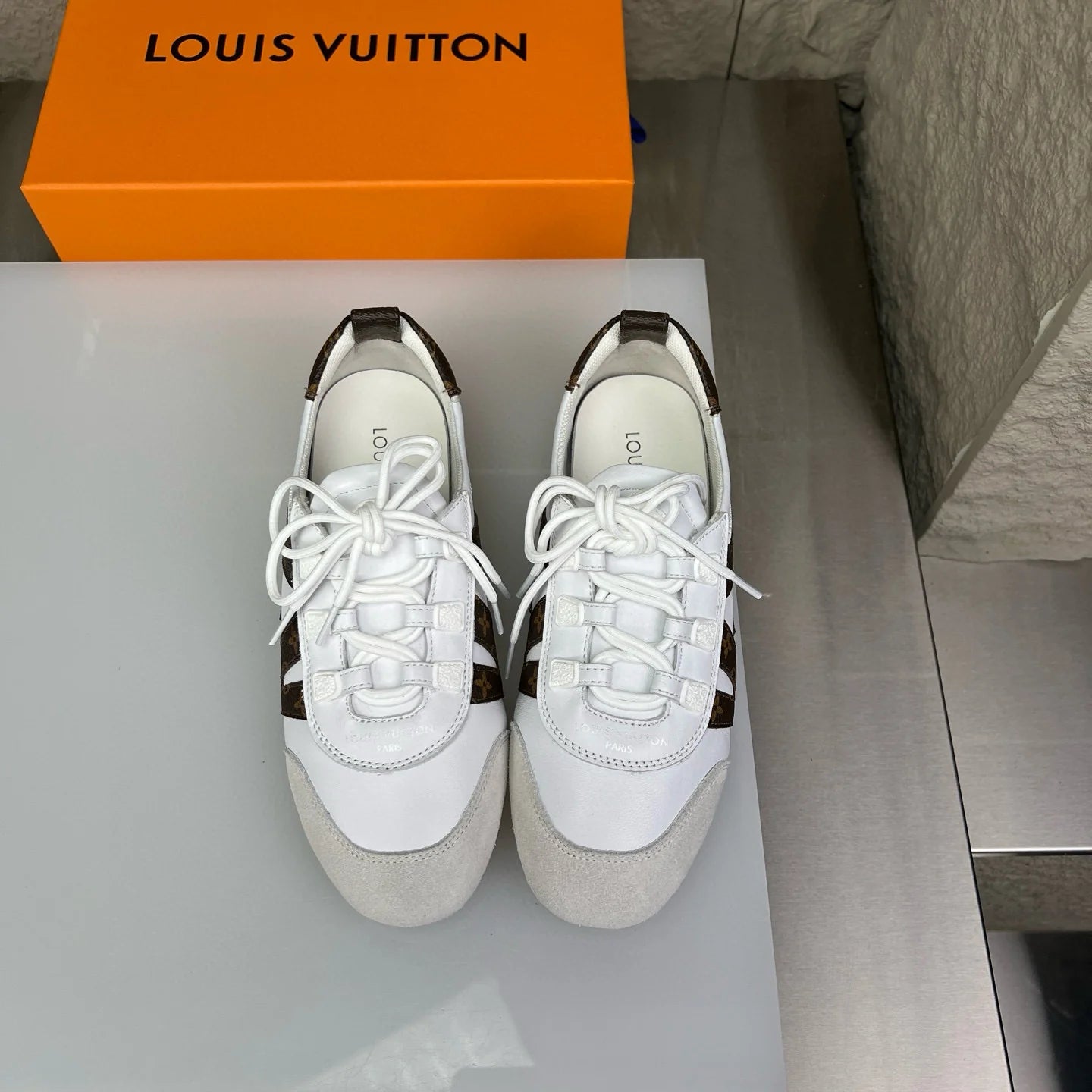 LV SNEAKER