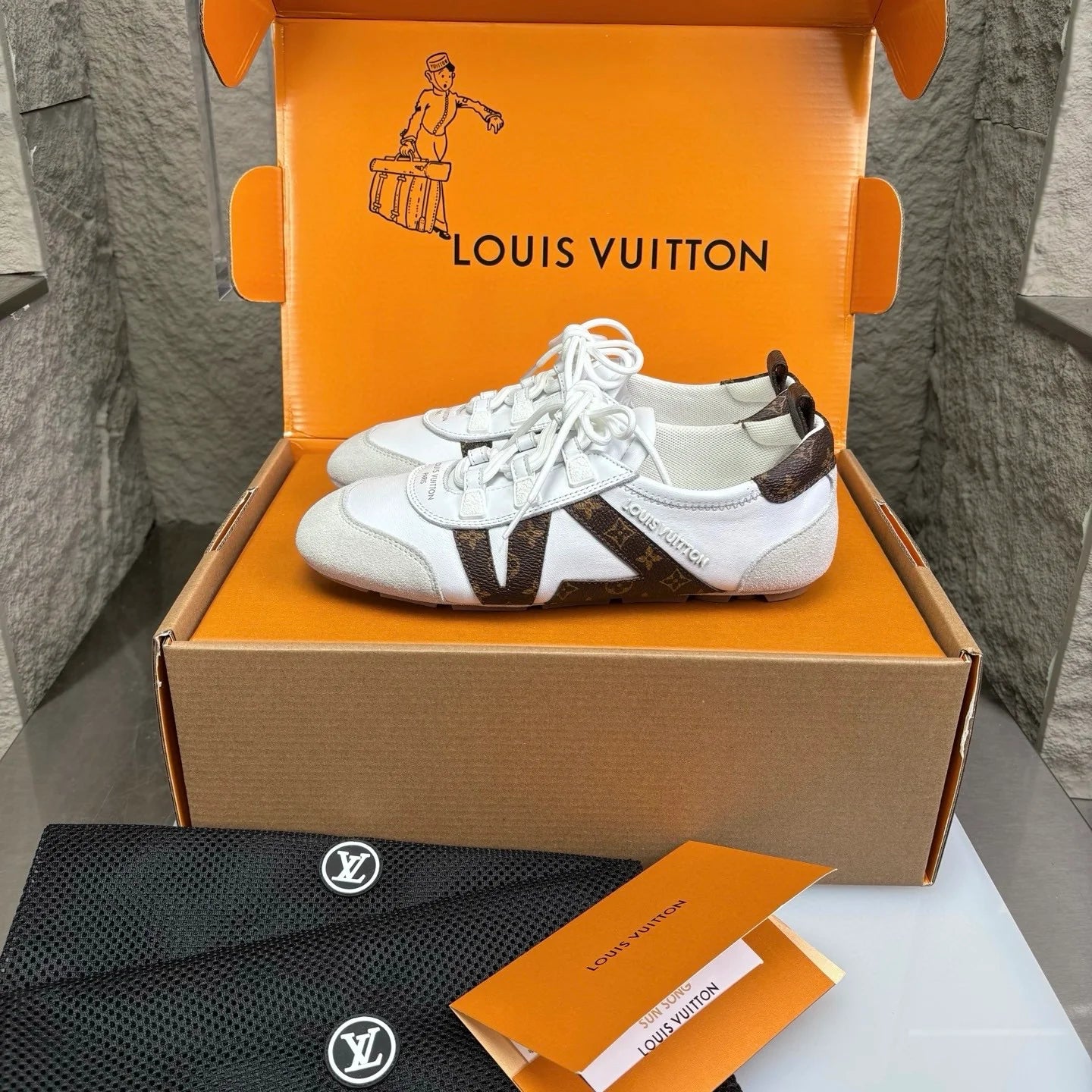 LV SNEAKER