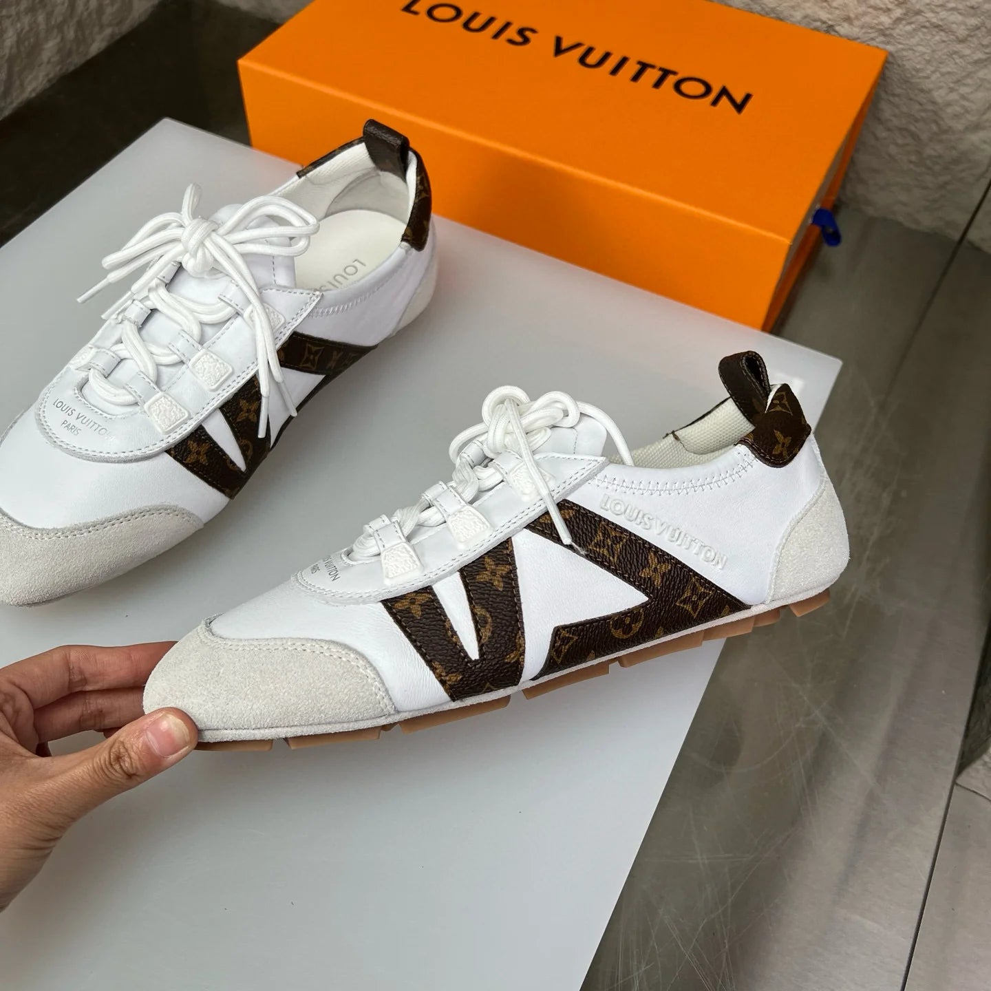 LV SNEAKER