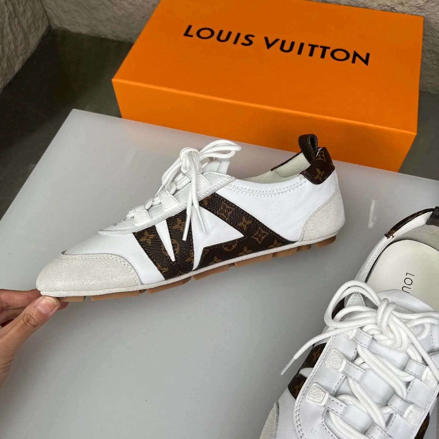 LV SNEAKER