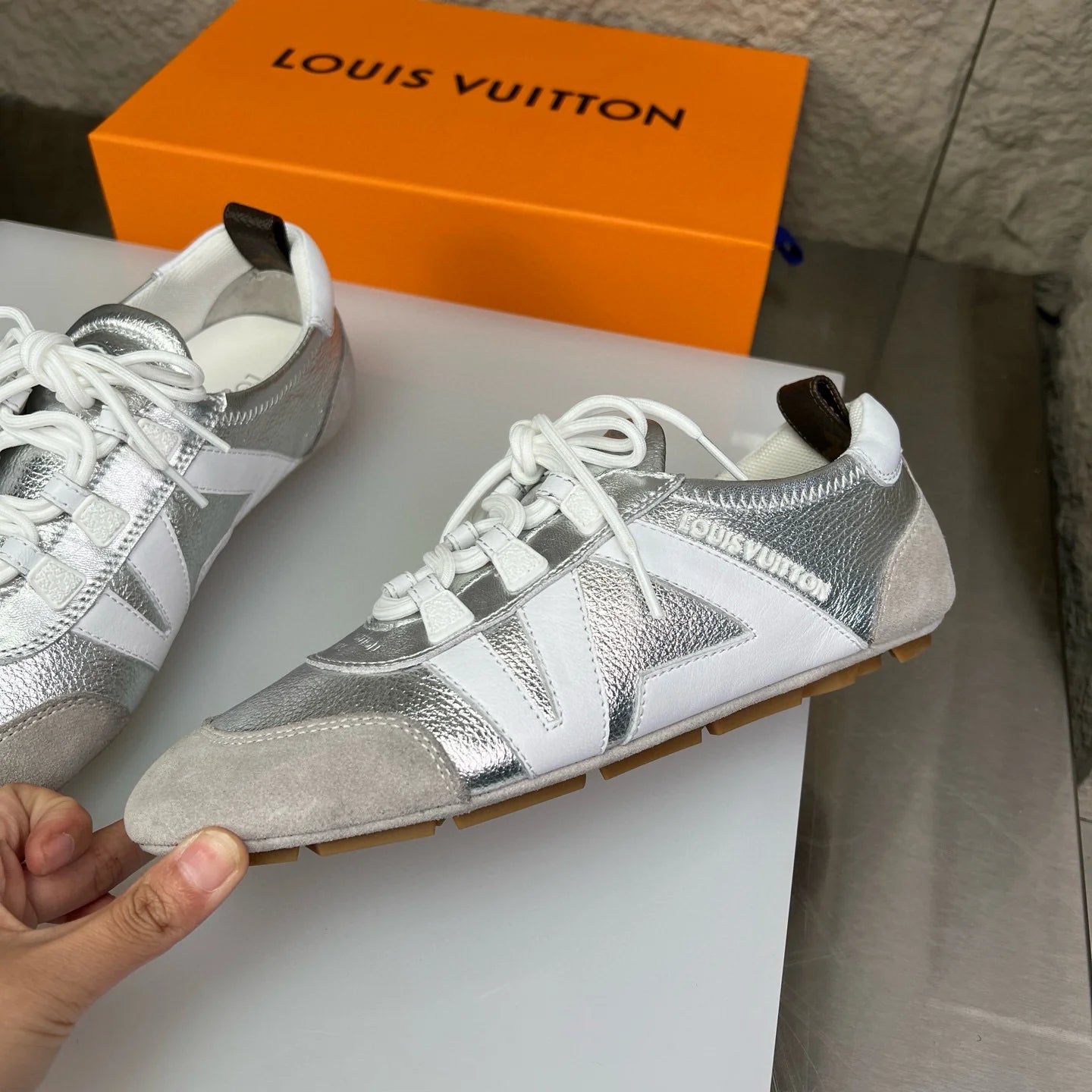 LV SNEAKER