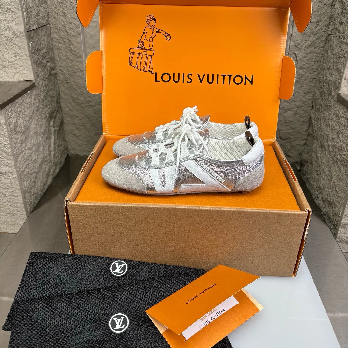 LV SNEAKER