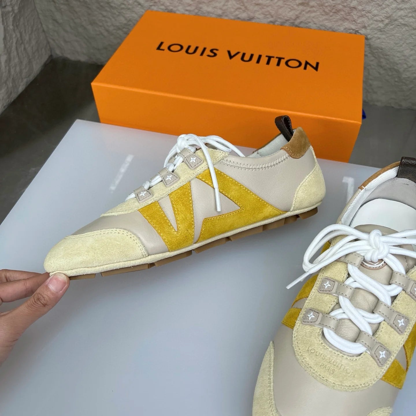 LV SNEAKER