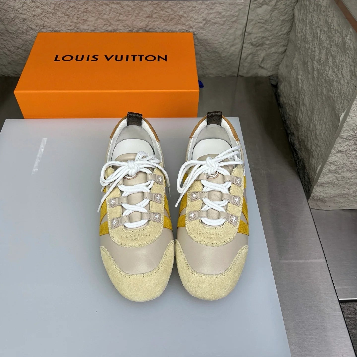 LV SNEAKER
