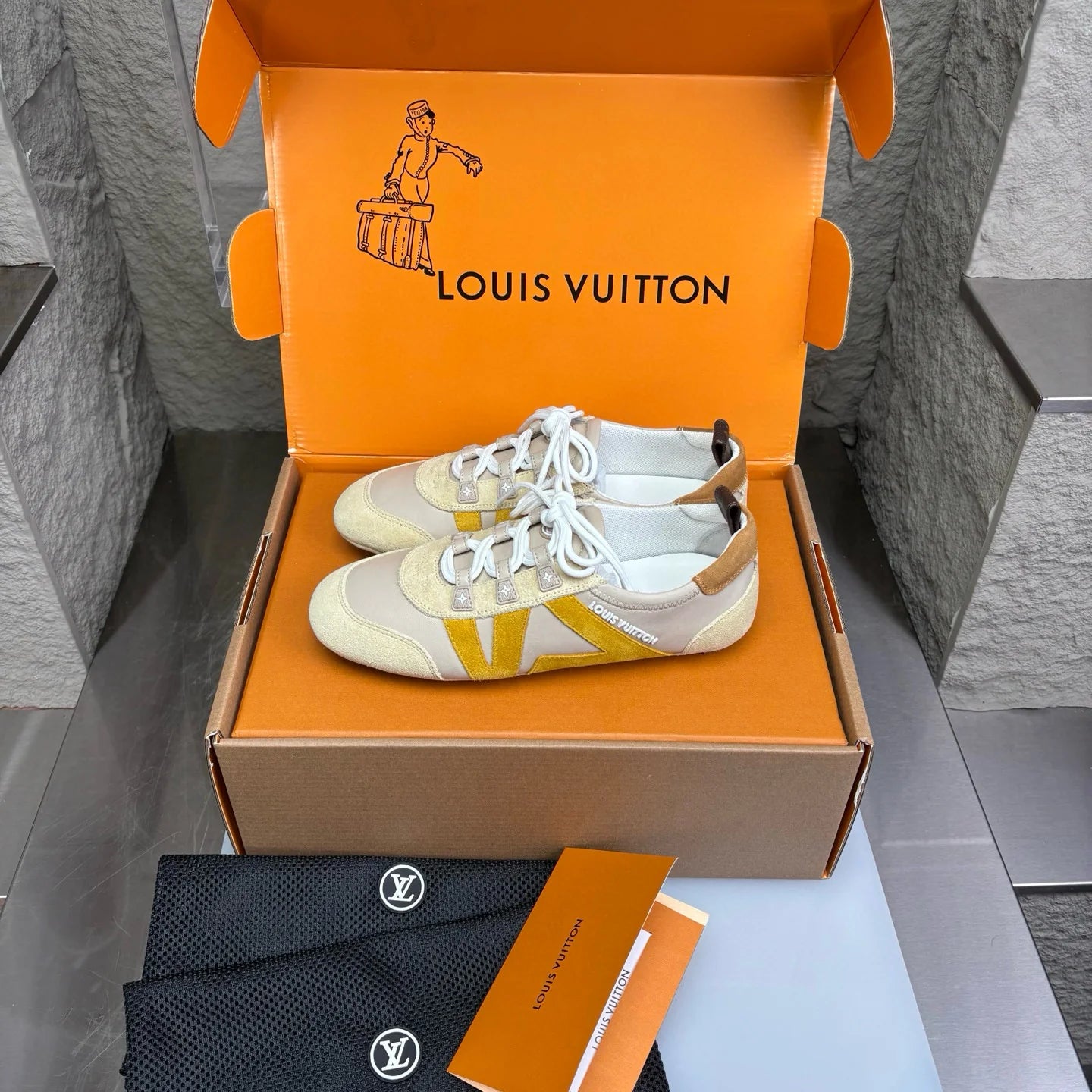 LV SNEAKER