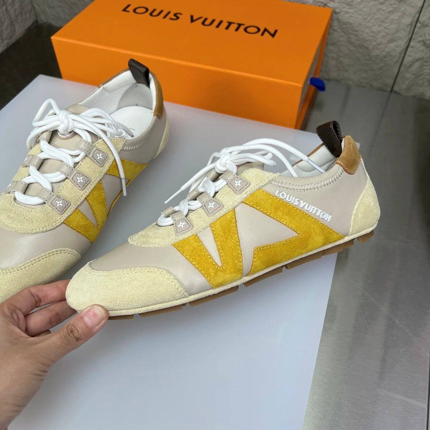 LV SNEAKER