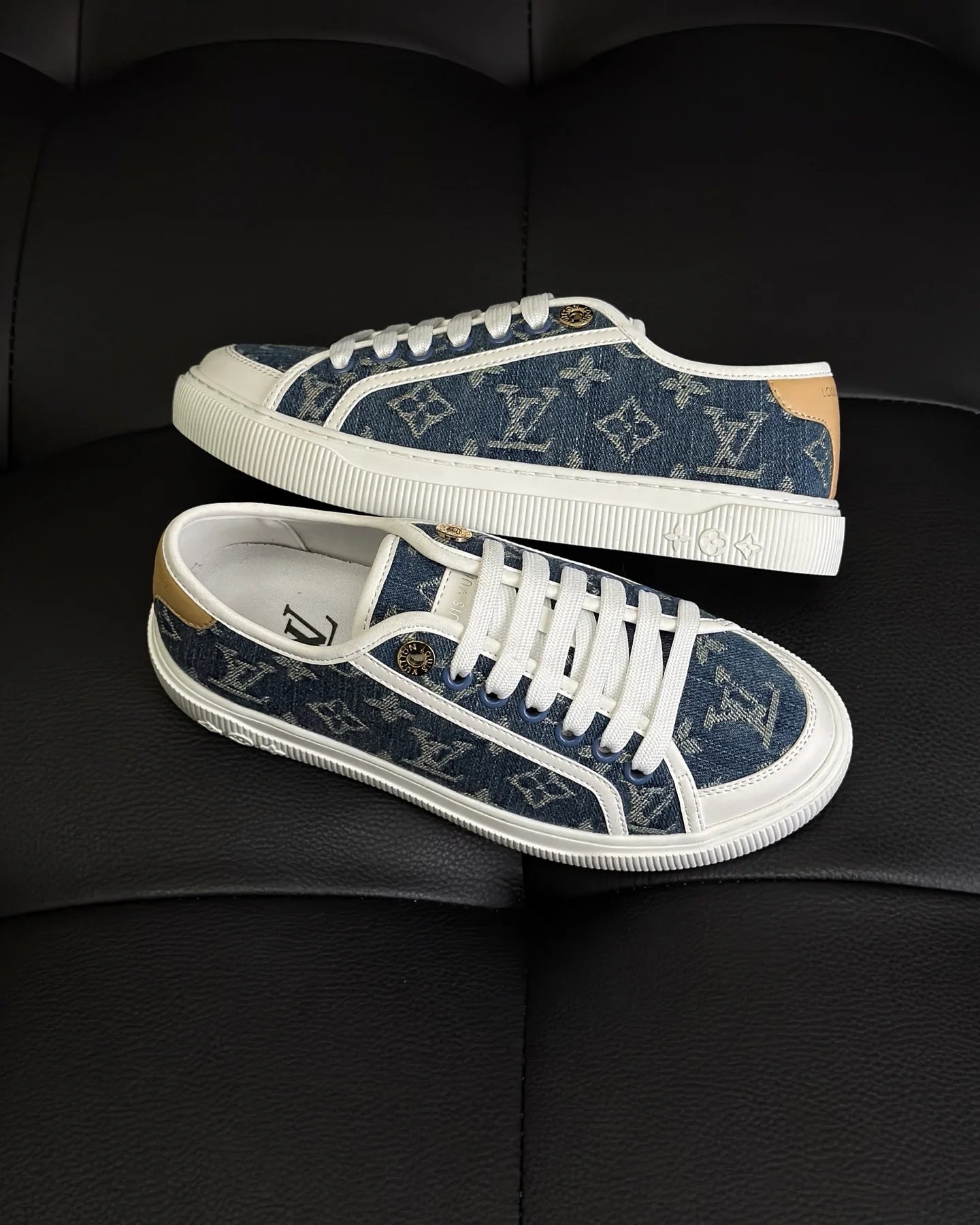LV SNEAKER