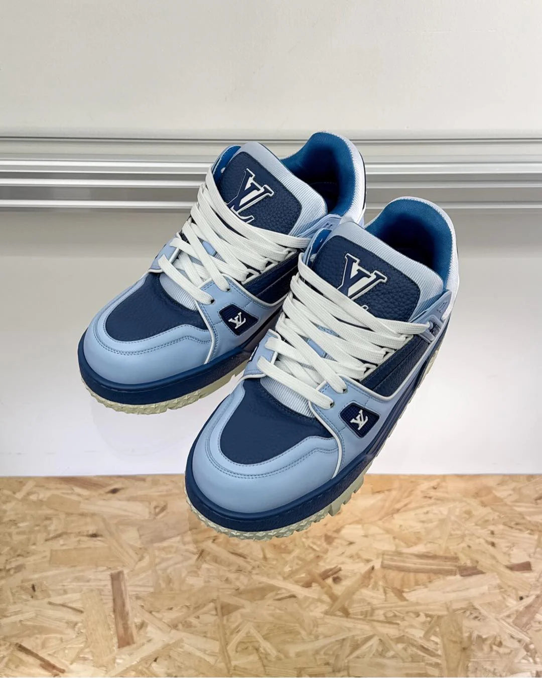 LV SNEAKER