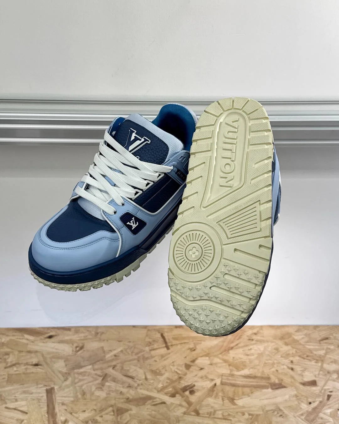 LV SNEAKER